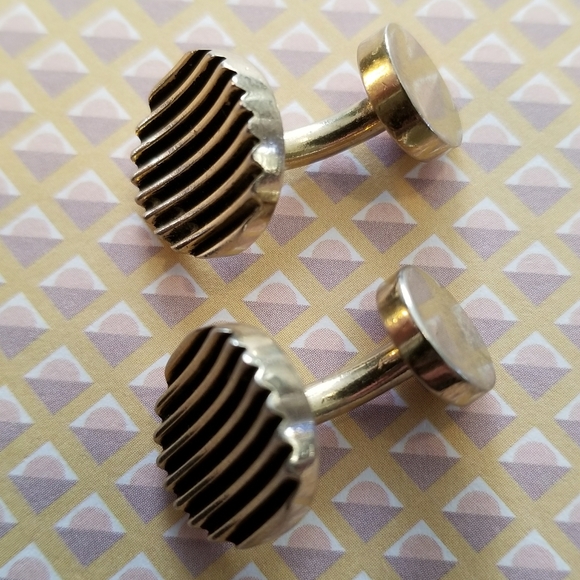 Vintage cuff links concave wavy ridged gold tone - Picture 4 of 6